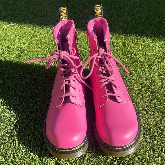 NWT DR. MARTENS - Picture 8 of 10